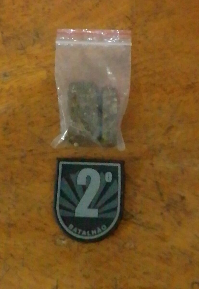 PM de Três Lagoas encontra maconha na bolsa de mulher durante bloqueio na BR-262