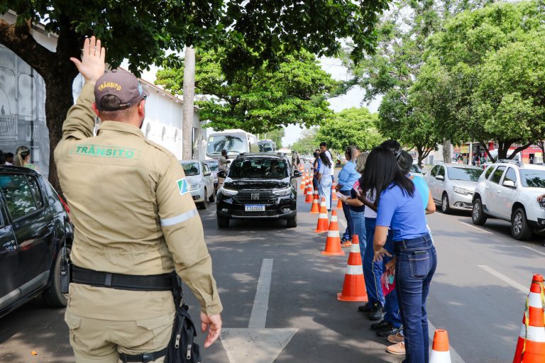 Assistência Social realiza blitz educativa em alusão à campanha “Esmola, Não! Cidadania, Sim!” Assistência Social realiza blitz educativa em alusão à campanha “Esmola, Não! Cidadania, Sim!”