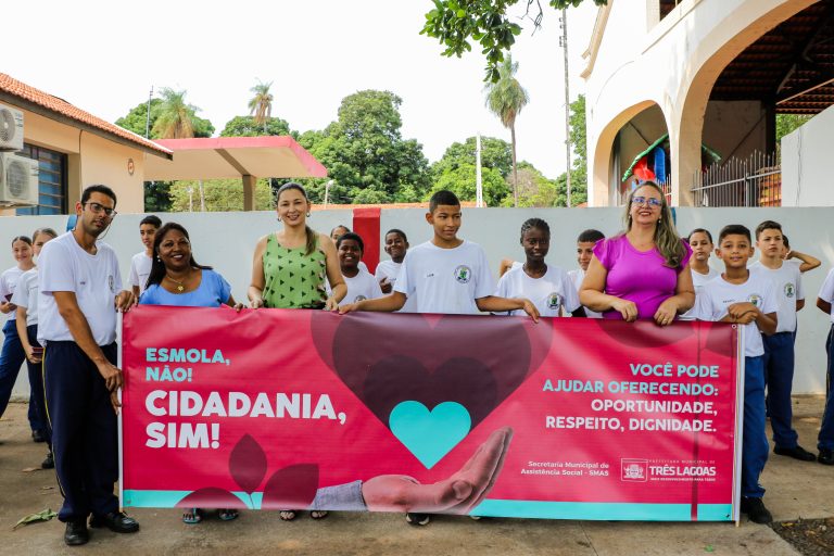 Assistência Social realiza blitz educativa em alusão à campanha “Esmola, Não! Cidadania, Sim!” Assistência Social realiza blitz educativa em alusão à campanha “Esmola, Não! Cidadania, Sim!”