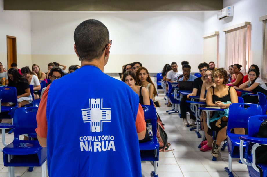 Consultório na Rua é tema de palestra para acadêmicos de medicina da UFMS Consultório na Rua é tema de palestra para acadêmicos de medicina da UFMS