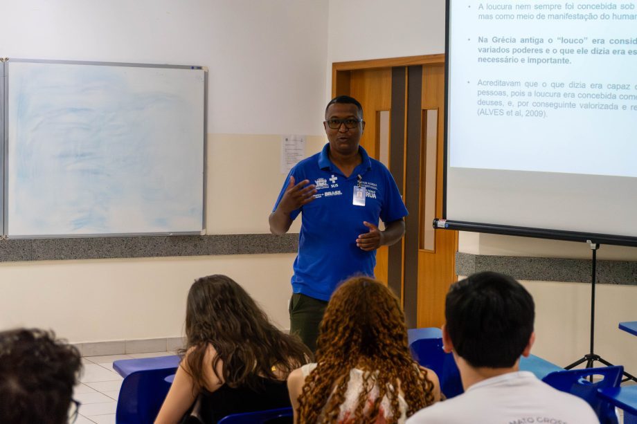 Consultório na Rua é tema de palestra para acadêmicos de medicina da UFMS Consultório na Rua é tema de palestra para acadêmicos de medicina da UFMS