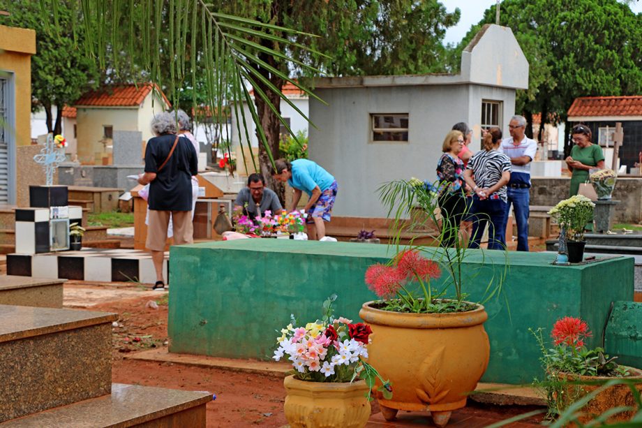 Prefeitura de Três Lagoas organiza missas no Dia de Finados nos cemitérios da cidade