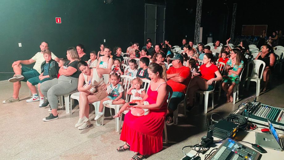 Veja como foi a apresentação da peça “O guarda-histórias – João e o pé de feijão” no Galpão da NOB Veja como foi a apresentação da peça “O guarda-histórias – João e o pé de feijão” no Galpão da NOB