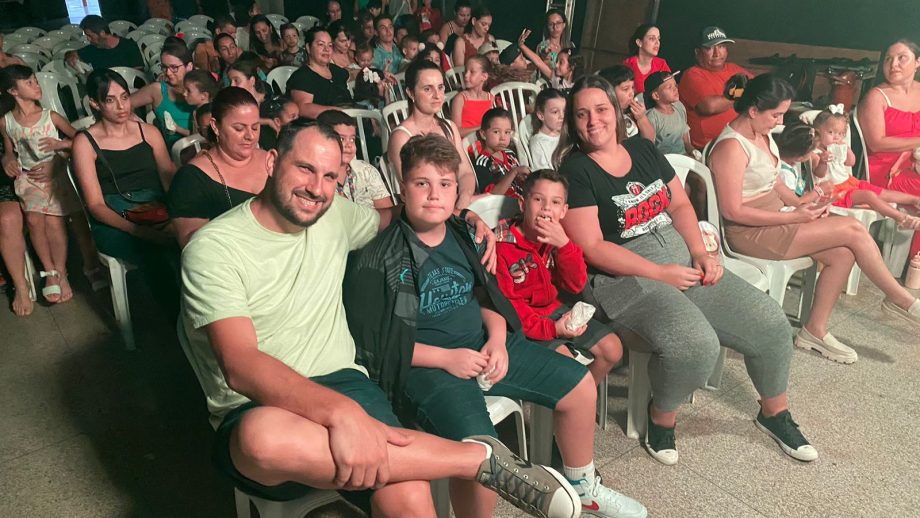 Veja como foi a apresentação da peça “O guarda-histórias – João e o pé de feijão” no Galpão da NOB Veja como foi a apresentação da peça “O guarda-histórias – João e o pé de feijão” no Galpão da NOB