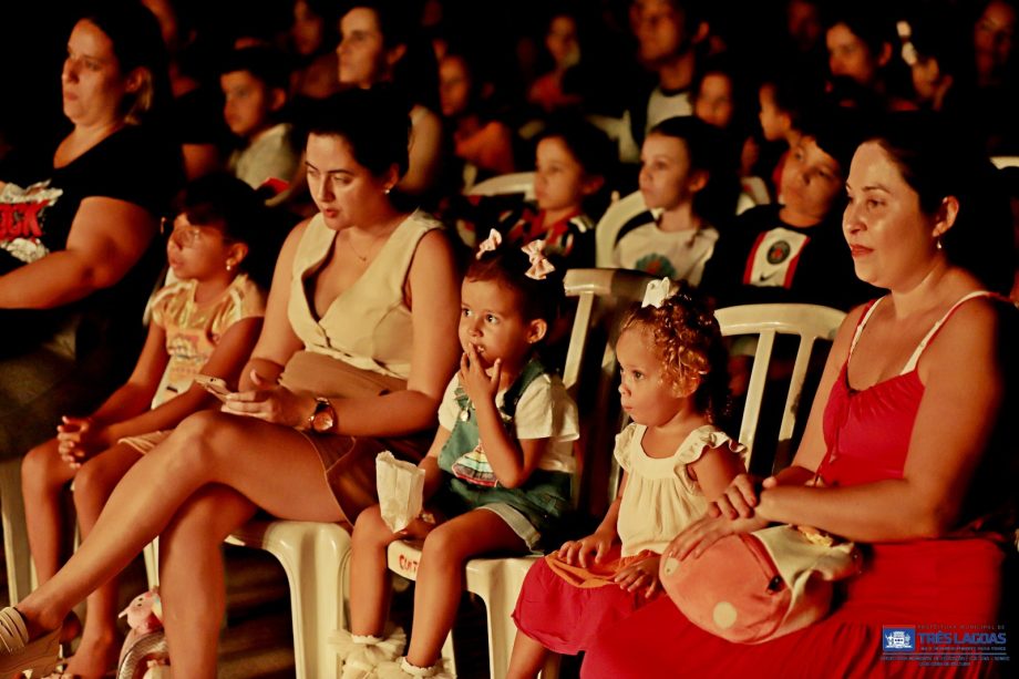 Veja como foi a apresentação da peça “O guarda-histórias – João e o pé de feijão” no Galpão da NOB Veja como foi a apresentação da peça “O guarda-histórias – João e o pé de feijão” no Galpão da NOB