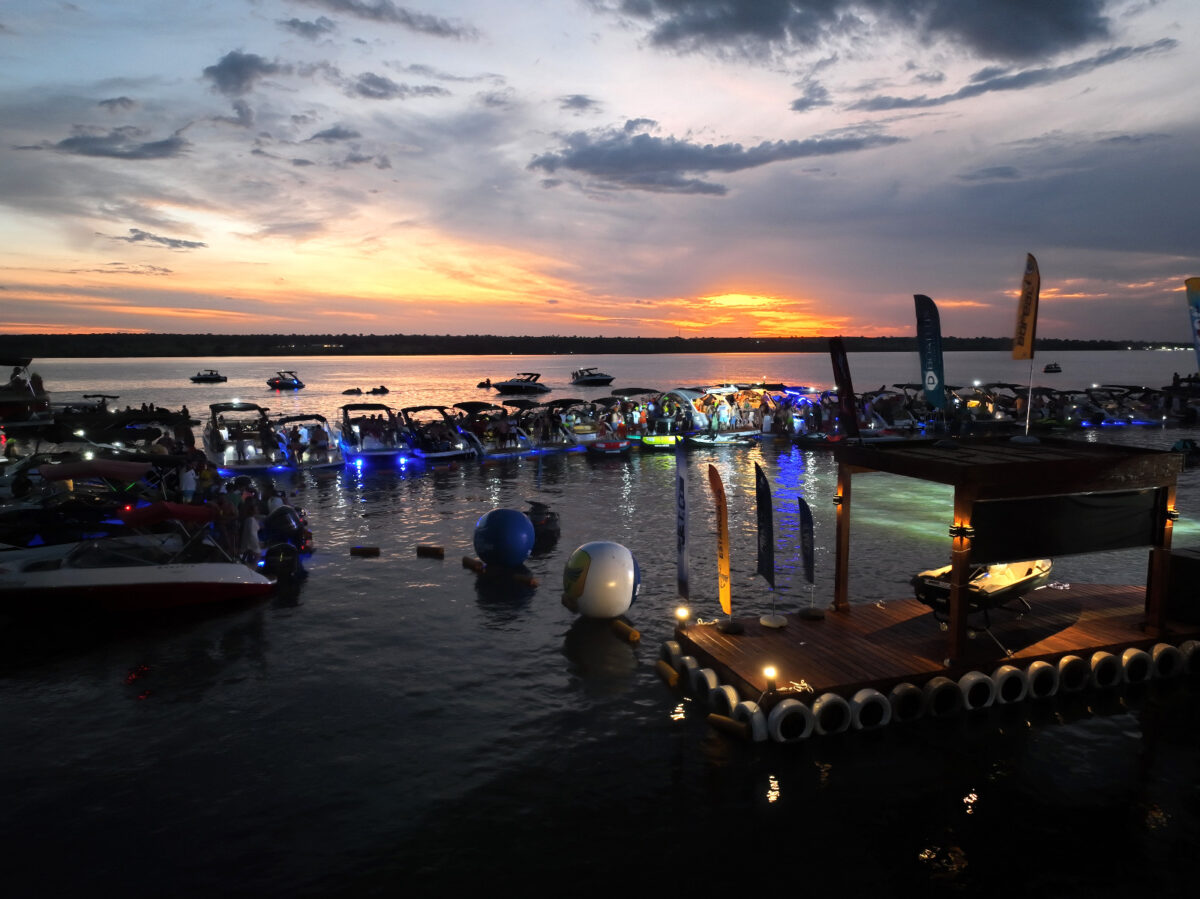 Já imaginou o emprego dos sonhos? Ele existe em Três Lagoas: o entregador de gás que usa Jet ski no Rio Sucuriú