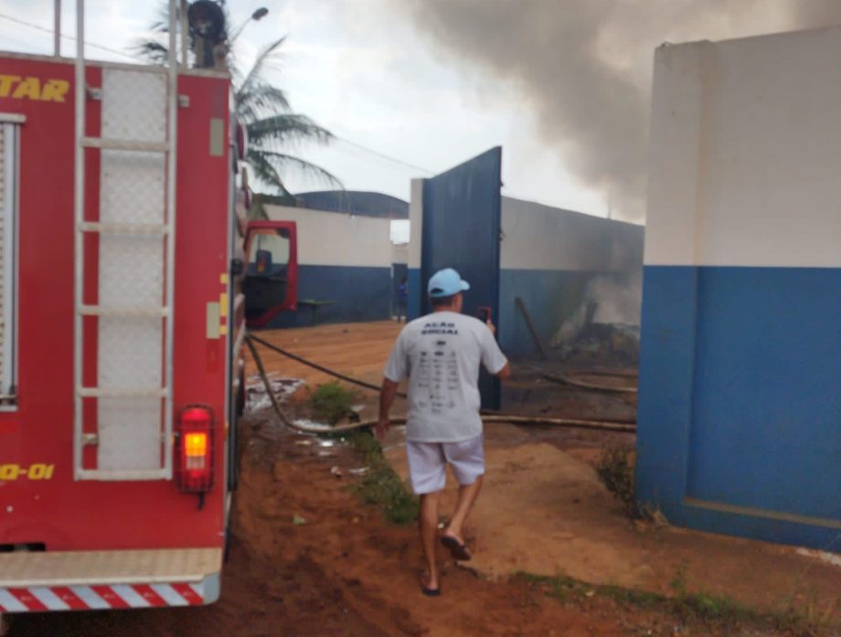 Incêndio na Cooperativa Arara Azul: Resposta rápida e colaborativa marca combate às chamas