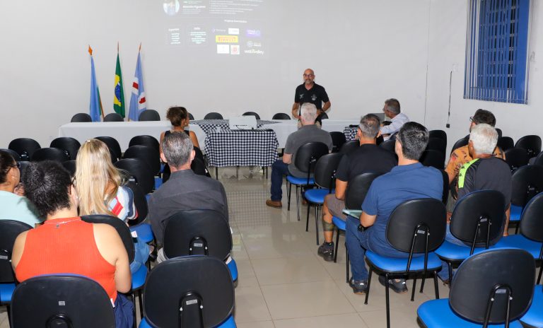 Expedição que remou por 830 km pelo Rio Paraná lança livro em Três Lagoas