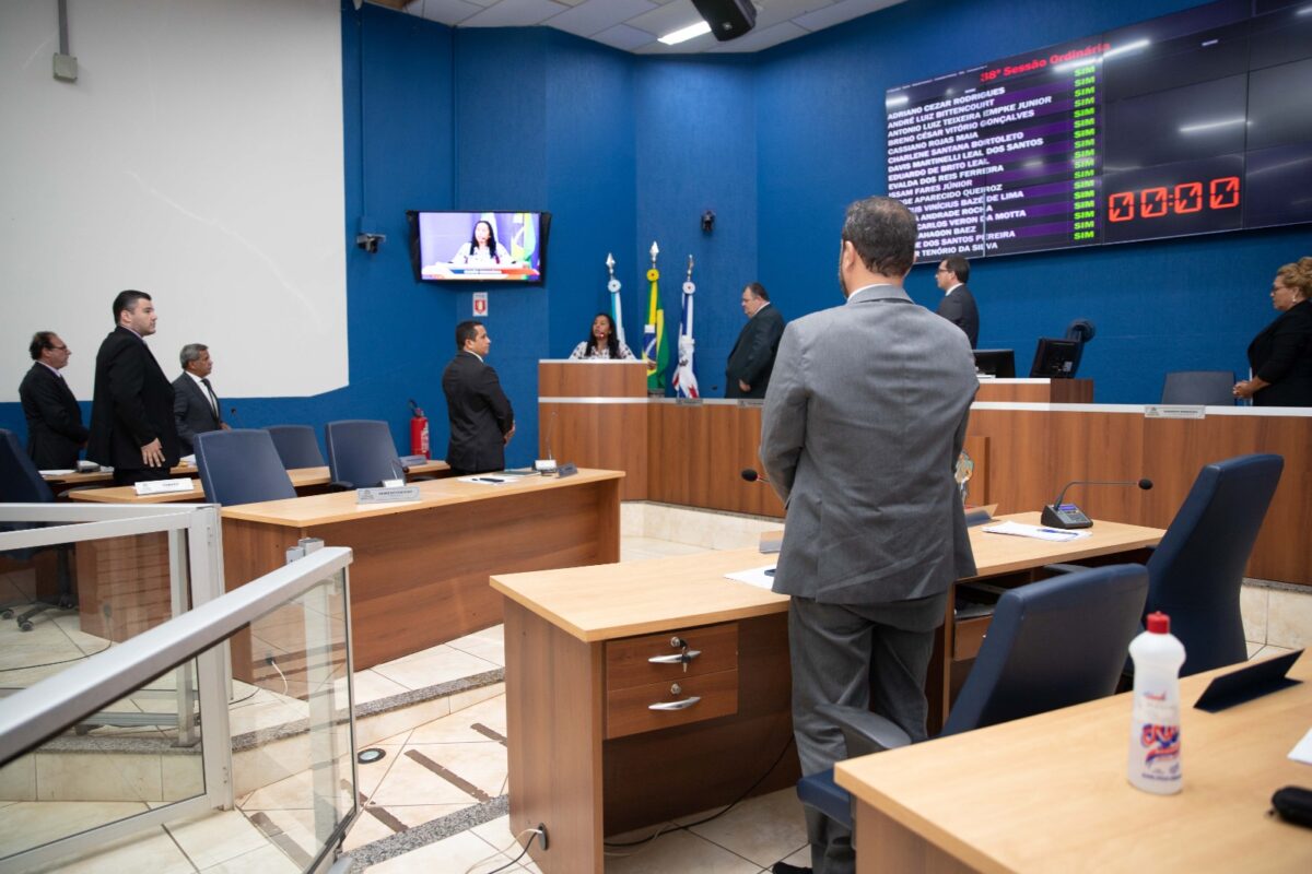 Vereadores analisam pauta com 40 projetos e aprovam isenção de ITBI Vereadores analisam pauta com 40 projetos e aprovam isenção de ITBI