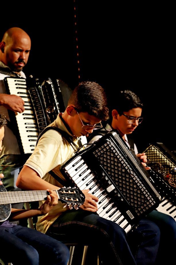 Alunos da Diretoria de Cultura apresentaram a 1ª Mostra de Música Regional; veja como foi