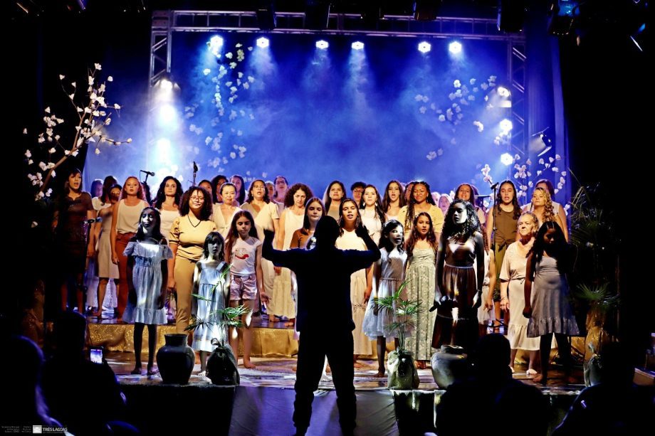 Coral da Cultura, composto por 60 vozes, estrelou o espetáculo “Brasil em Canção”