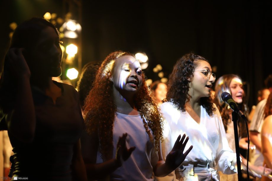 Coral da Cultura, composto por 60 vozes, estrelou o espetáculo “Brasil em Canção”