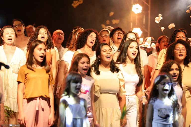 Coral da Cultura, composto por 60 vozes, estrelou o espetáculo “Brasil em Canção”