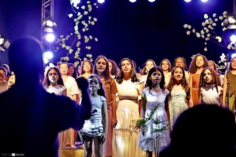 Coral da Cultura, composto por 60 vozes, estrelou o espetáculo “Brasil em Canção”