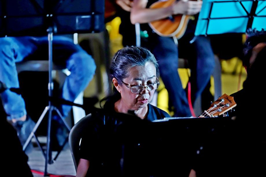 Alunos dos Projetos de ukulele e violão apresentaram o espetáculo “Daqui Só se Leva o Amor”