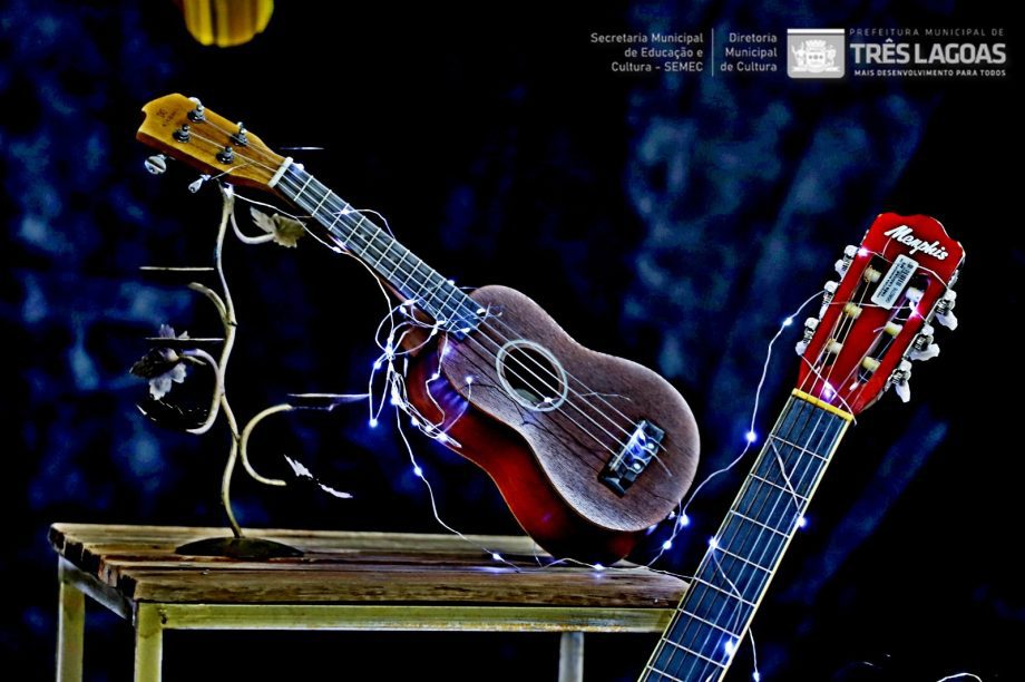 Alunos dos Projetos de ukulele e violão apresentaram o espetáculo “Daqui Só se Leva o Amor”
