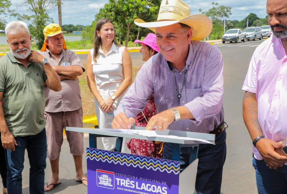 Prefeito Angelo Guerreiro inaugura Paço Municipal, asfalto da 2ª lagoa e anuncia iluminação em LED