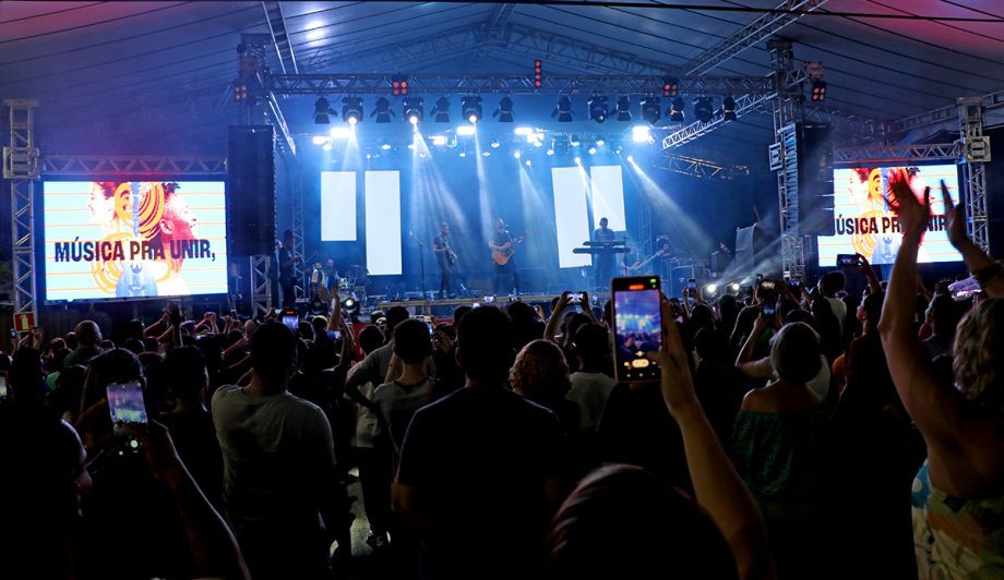 Católicos de Três Lagoas e região lotaram a Esplanada NOB para prestigiar o último dia do Festival Mix das Águas