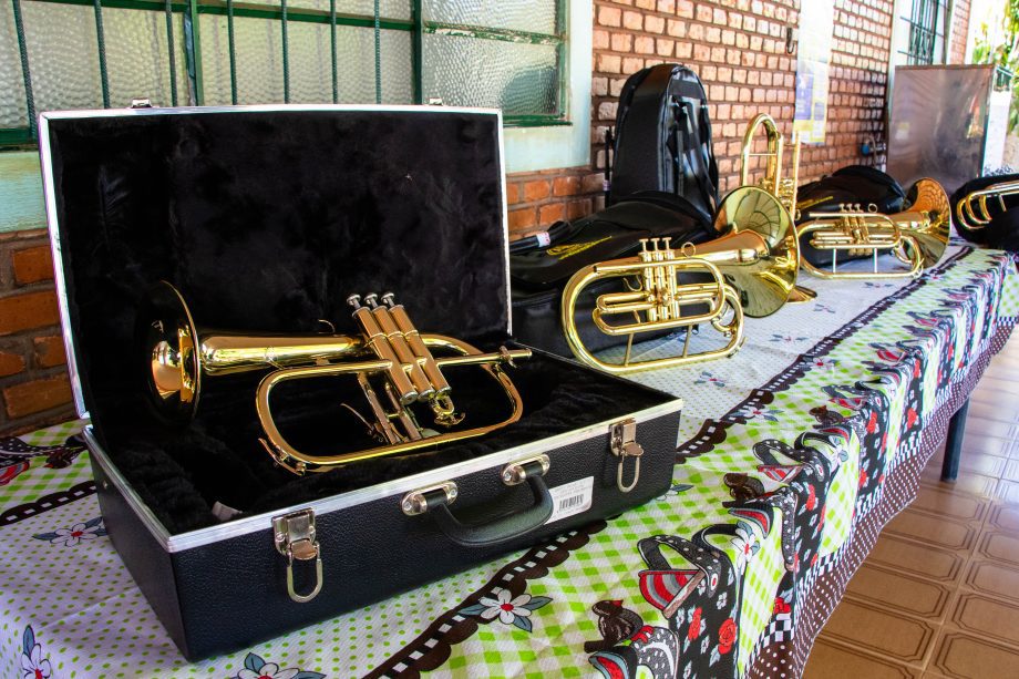 Prefeitura de Três Lagoas entrega novos instrumentos para a Banda Cristo Redentor