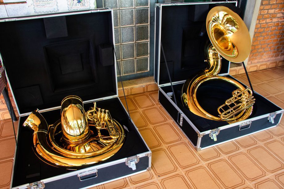 Prefeitura de Três Lagoas entrega novos instrumentos para a Banda Cristo Redentor