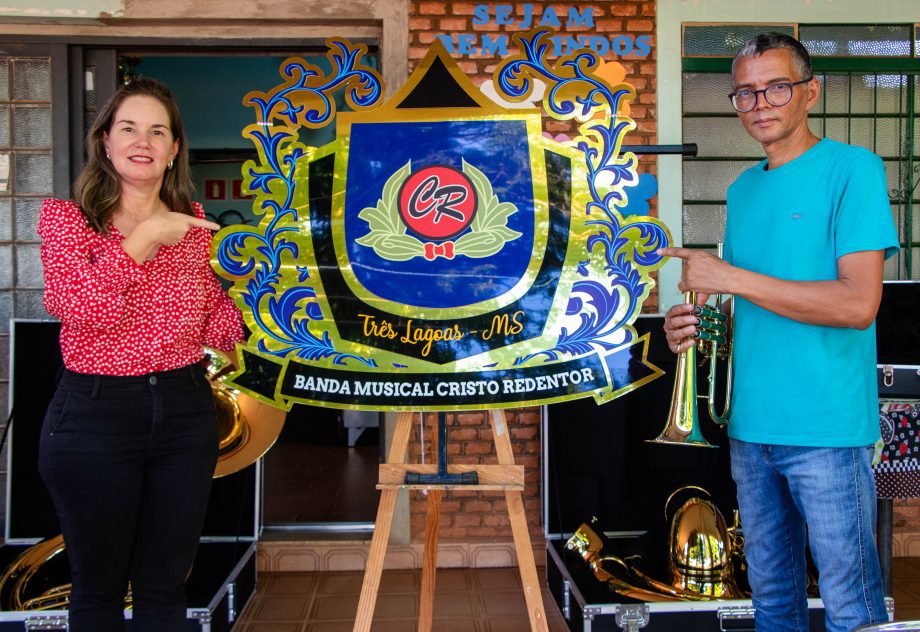 Prefeitura de Três Lagoas entrega novos instrumentos para a Banda Cristo Redentor