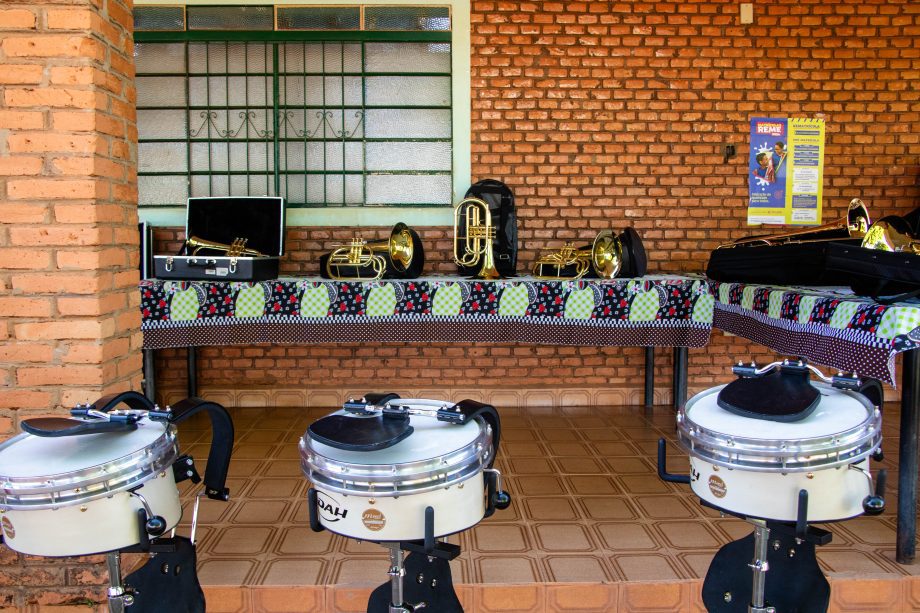 Prefeitura de Três Lagoas entrega novos instrumentos para a Banda Cristo Redentor