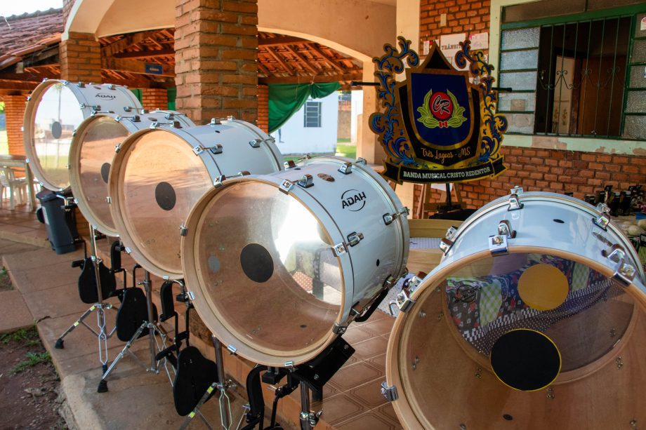 Prefeitura de Três Lagoas entrega novos instrumentos para a Banda Cristo Redentor