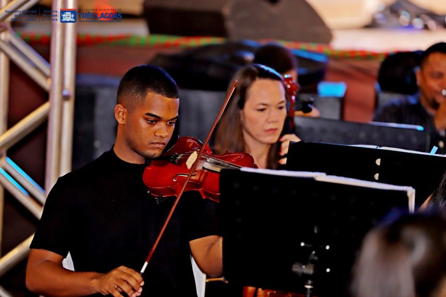ADTL brilha na terceira noite da Serenata de Natal, veja fotos