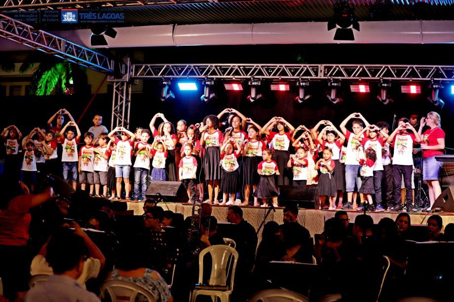 ADTL brilha na terceira noite da Serenata de Natal, veja fotos