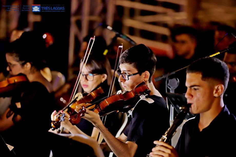 ADTL brilha na terceira noite da Serenata de Natal, veja fotos