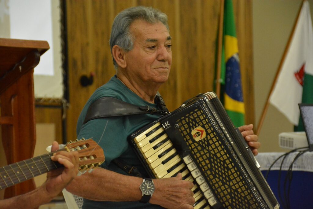 Enedino Joaquim Pinheiro é condecorado com Medalha "Diva Câmara Martins"