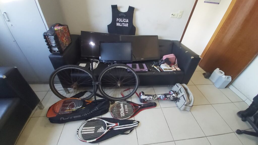 Mulher é presa por furtar residência e esconder os pertences em outra casa na mesma rua em Três Lagoas