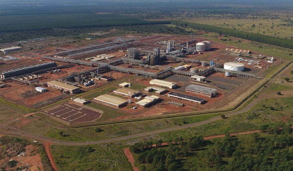 Enquanto Brasil gasta bilhões com importação de fertilizantes, obra da UFN3 em Três Lagoas continua paralisada