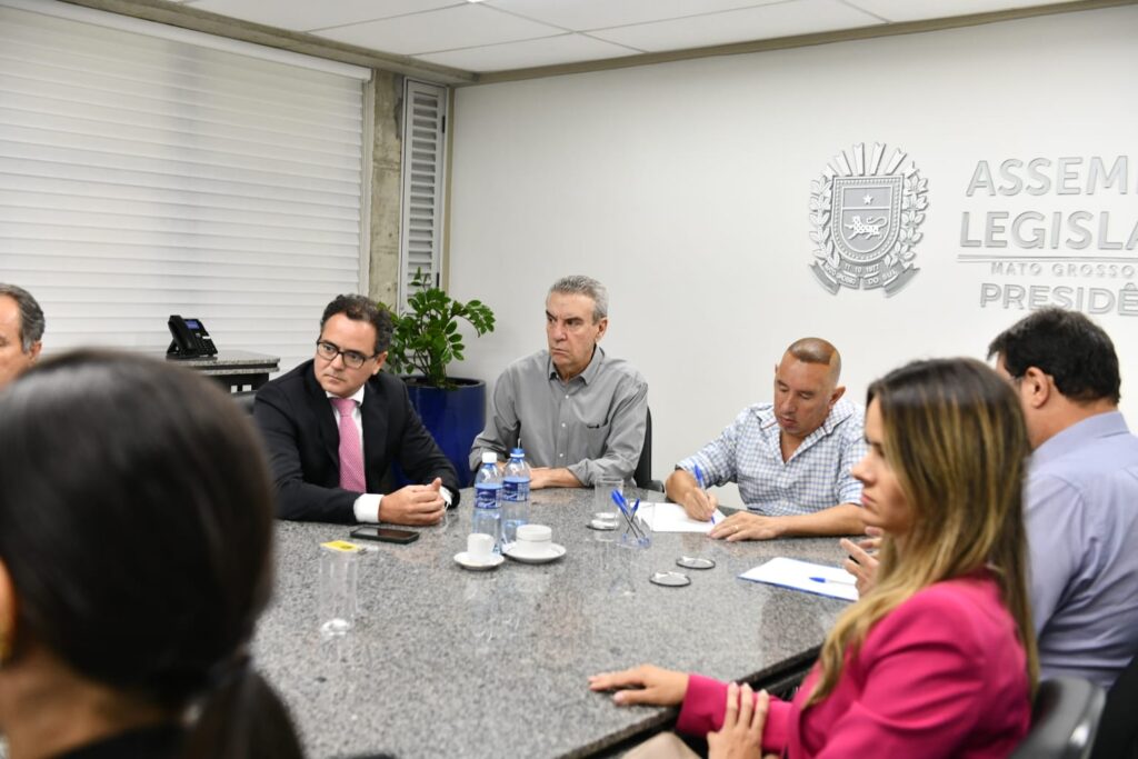 Presidente da Fiems defende maior redução de custos das taxas cartorárias em MS Presidente da Fiems defende maior redução de custos das taxas cartorárias em MS