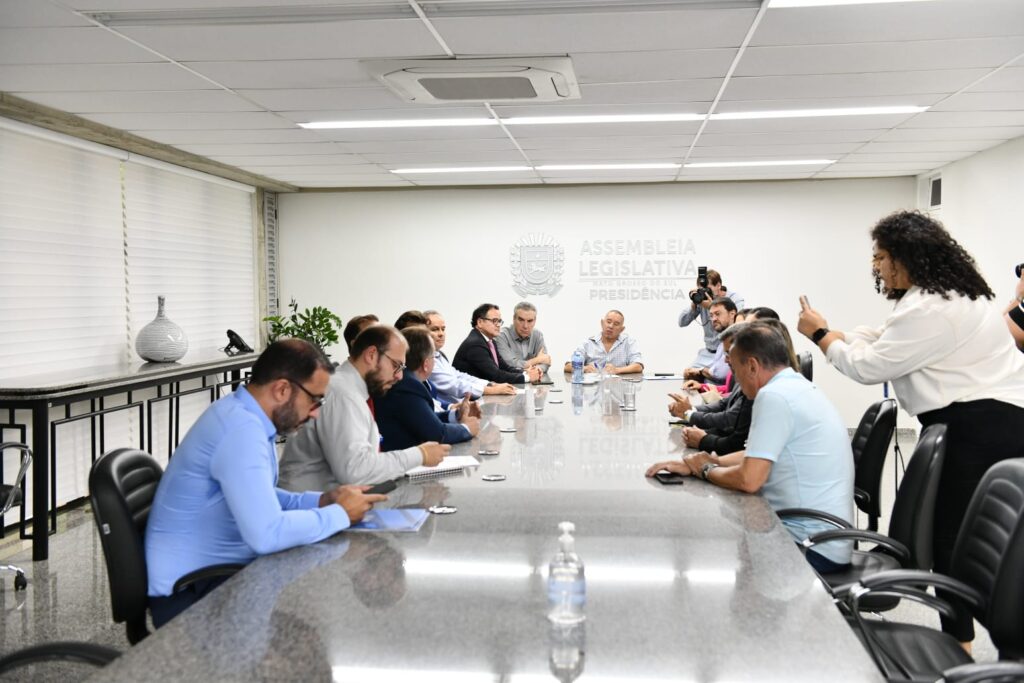 Presidente da Fiems defende maior redução de custos das taxas cartorárias em MS Presidente da Fiems defende maior redução de custos das taxas cartorárias em MS
