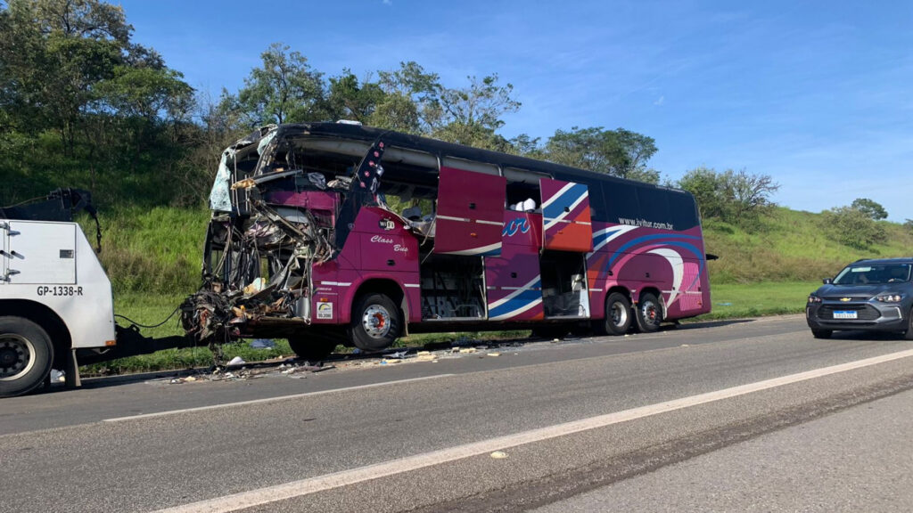 Acidente com ônibus da Ivitur causa comoção em Três Lagoas