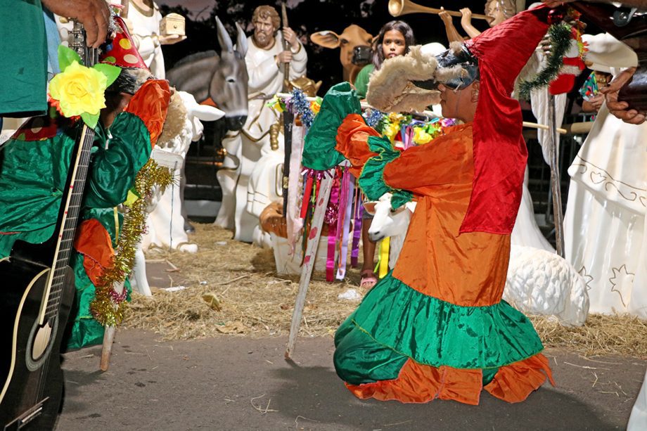 Três-lagoenses se despediram da Cidade do Natal com apresentação da Folia de Reis