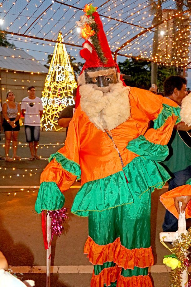 Três-lagoenses se despediram da Cidade do Natal com apresentação da Folia de Reis