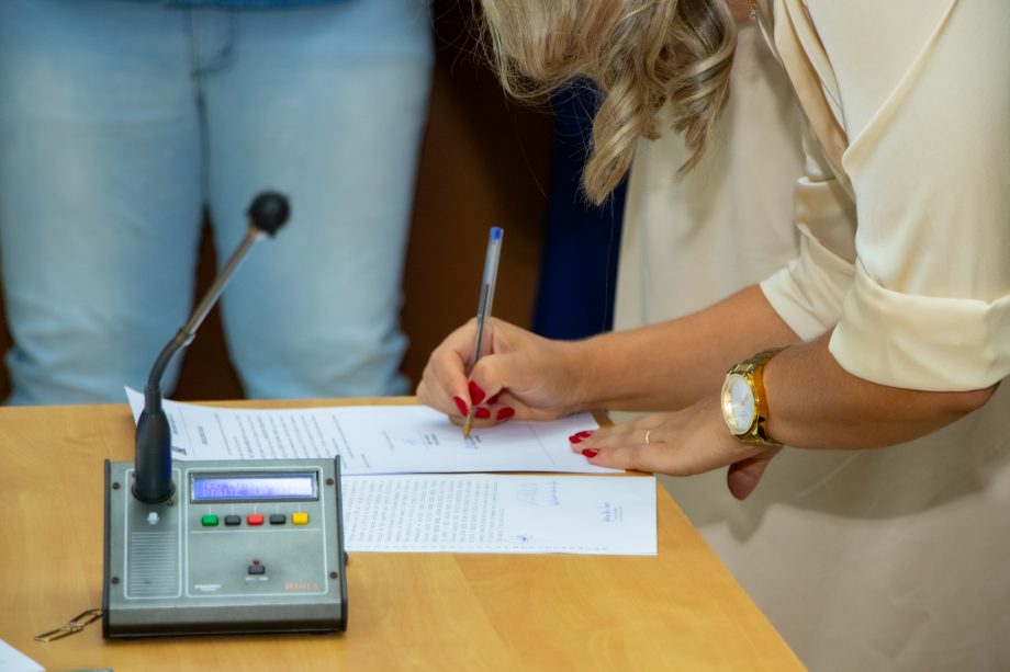 Novos conselheiros tutelares foram empossados em cerimônia solene na Câmara Municipal Novos conselheiros tutelares foram empossados em cerimônia solene na Câmara Municipal
