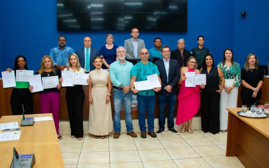 Novos conselheiros tutelares foram empossados em cerimônia solene na Câmara Municipal Novos conselheiros tutelares foram empossados em cerimônia solene na Câmara Municipal