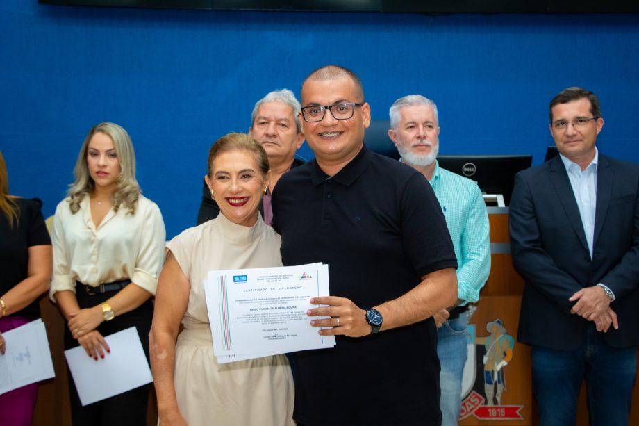 Novos conselheiros tutelares foram empossados em cerimônia solene na Câmara Municipal Novos conselheiros tutelares foram empossados em cerimônia solene na Câmara Municipal