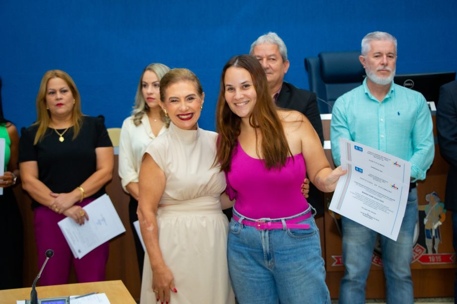 Novos conselheiros tutelares foram empossados em cerimônia solene na Câmara Municipal Novos conselheiros tutelares foram empossados em cerimônia solene na Câmara Municipal