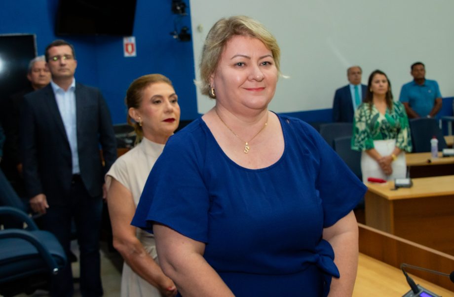 Novos conselheiros tutelares foram empossados em cerimônia solene na Câmara Municipal Novos conselheiros tutelares foram empossados em cerimônia solene na Câmara Municipal