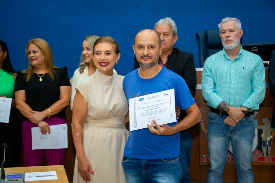 Novos conselheiros tutelares foram empossados em cerimônia solene na Câmara Municipal Novos conselheiros tutelares foram empossados em cerimônia solene na Câmara Municipal