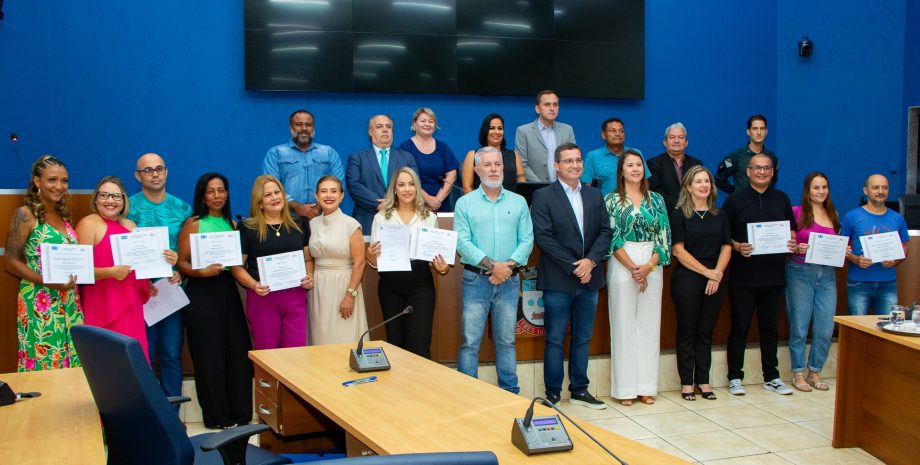 Novos conselheiros tutelares foram empossados em cerimônia solene na Câmara Municipal Novos conselheiros tutelares foram empossados em cerimônia solene na Câmara Municipal