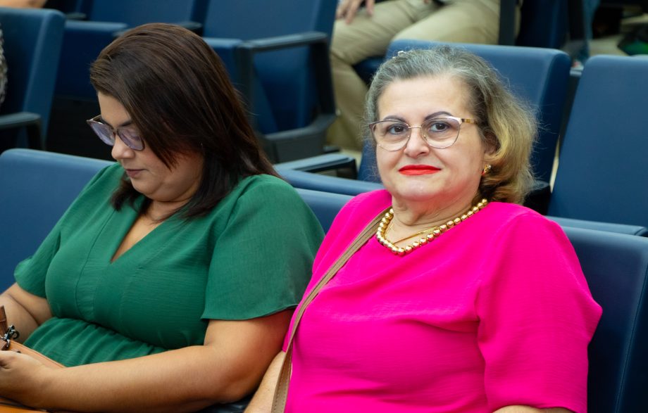 Novos conselheiros tutelares foram empossados em cerimônia solene na Câmara Municipal Novos conselheiros tutelares foram empossados em cerimônia solene na Câmara Municipal