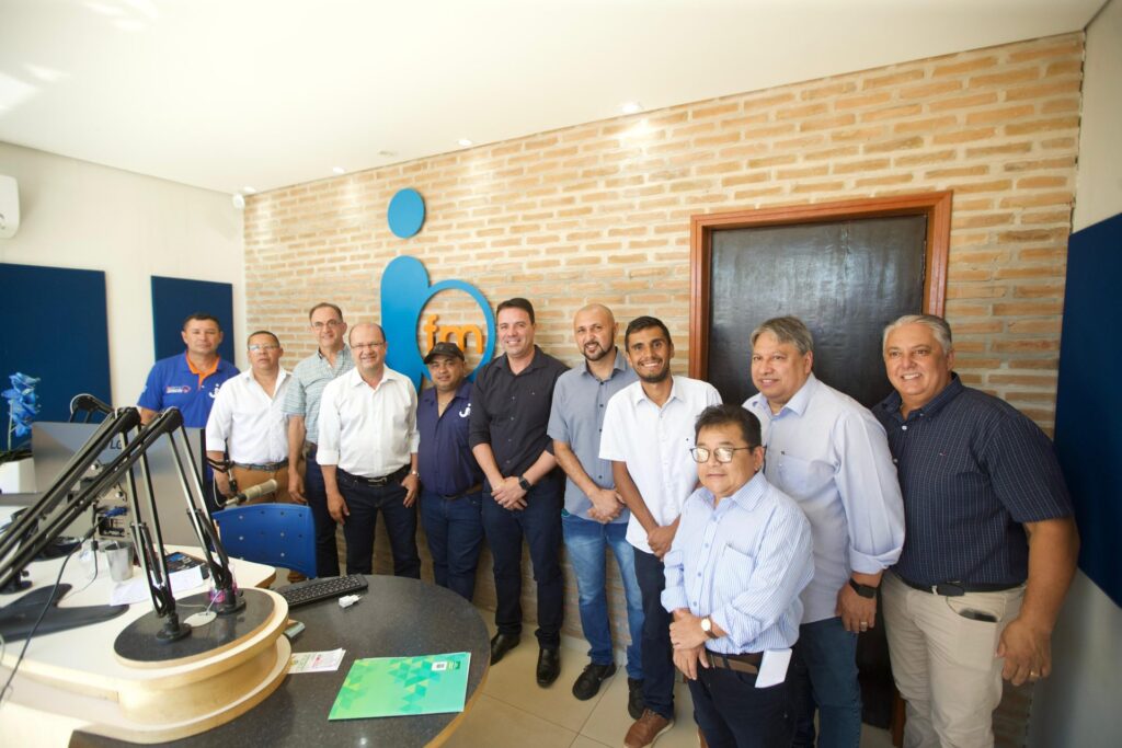 Governador em exercício entrega obras em Caarapó e autoriza ampliação da rede de saneamento