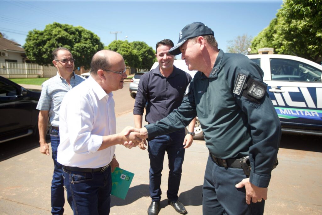 Governador em exercício entrega obras em Caarapó e autoriza ampliação da rede de saneamento