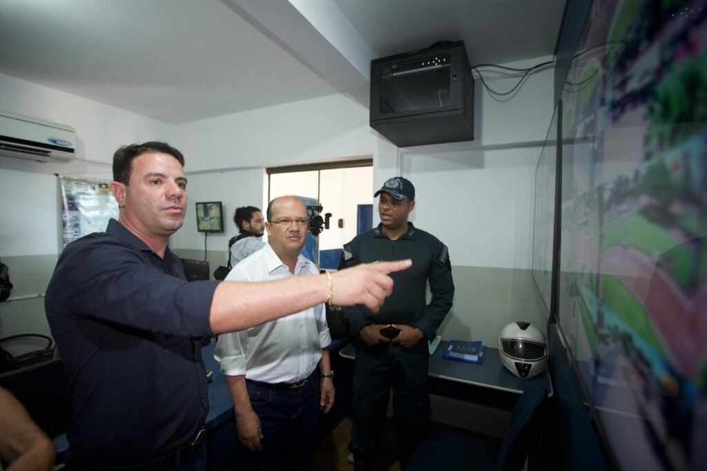 Governador em exercício entrega obras em Caarapó e autoriza ampliação da rede de saneamento