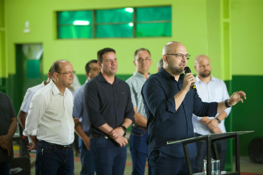 Governador em exercício entrega obras em Caarapó e autoriza ampliação da rede de saneamento